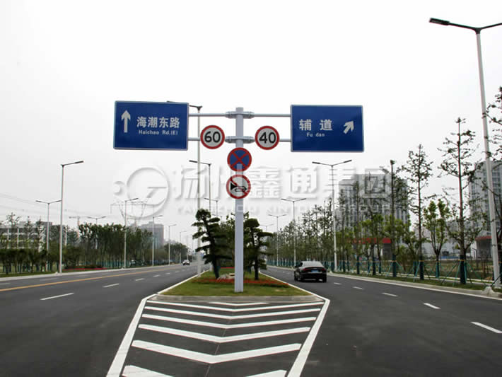 双悬臂交通标志杆
